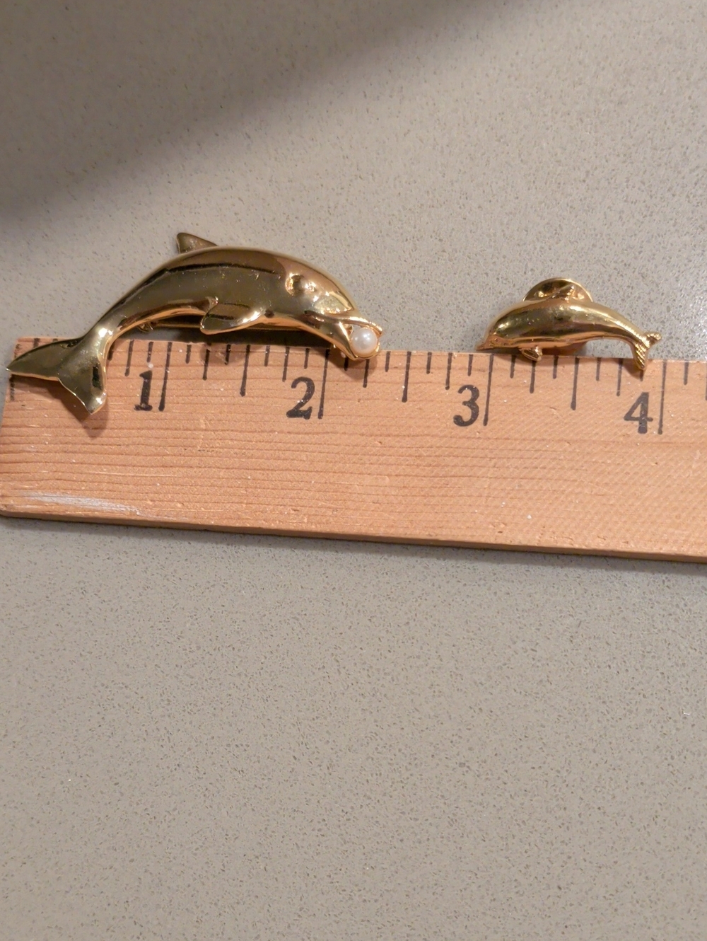 Vintage Lot 2 Gold Dolphin Broochs Pins Pearl Detail Coastal Grandma Beach Vibes - Picture 12 of 12